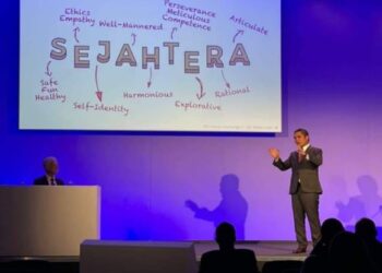 RADZI Jidin berucap pada sesi 'Ministerial Exchange' di Forum Pendidikan Dunia 2022 (EWF 2022), Putrajaya.