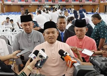 RAIS Yasin bercakap kepada pemberita semasa Majlis Perhimpunan Bulanan MBMB di Ayer Keroh, Melaka.