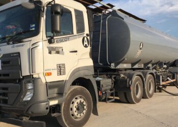 SEBUAH lori yang digunakan dalam aktiviti penyelewengan diesel dirampas KPDN dalam Ops Tiris di sebuah tapak pembinaan di Kuala Terengganu, semalam.