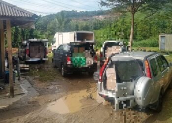 SINDIKET pengedaran rokok tidak bercukai yang aktif di sekitar ibu negara tumpas selepas polis menahan empat lelaki di dua lokasi berasingan semalam.