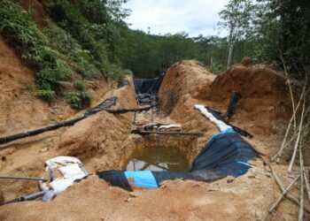 ANTARA proses yang dipercayai berkaitan dengan aktiviti perlombongan haram REE yang bersambungan dengan sebatang anak sungai di Hutan Simpan Bukit Enggang di Sik.