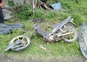 KEADAAN motosikal ditunggangi Muhammad Daniel Iqram Apizul setelah terlibat dalam kemalangan maut di Kilometer 38, Jalan Kampung Bukit Nenas-Kampung Tayor, Setiu, Terengganu, semalam.
