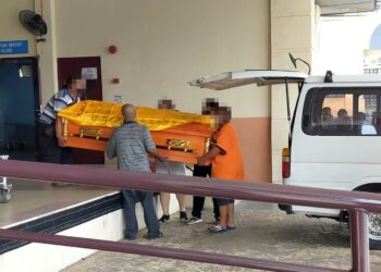 WARIS mangsa bunuh dan kerat 15 bahagian menuntut mayat mangsa di Jabatan Forensik Hospital Raja Permaisuri Bainun (HRPB) di Ipoh, Perak, hari ini. - UTUSAN/ZULFACHRI ZULKIFLI