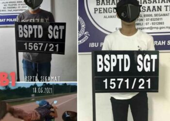 DUA remaja yang menunggang motosikal secara melulu dan melakukan aksi berbahaya ditahan polis  di Segamat, Johor.