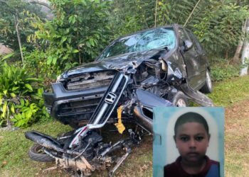 KEADAAN kereta jenis Honda CR-V yang remuk selepas merempuh Muhammad Khiesyam Mohamad Jamel (gambar kecil) dalam nahas yang berlaku di Jalan Air Tanai, Air Paabas, Alor Gajah, Melaka.