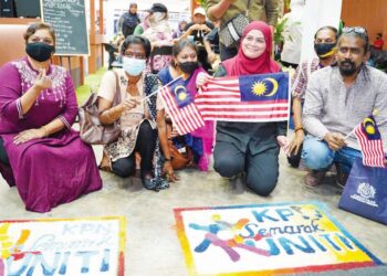 AKTIVITI memperkasakan nilai perpaduan dalam kalangan pelbagai kaum giat dianjurkan di peringkat jentera perpaduan yang terdiri daripada rakyat jelata.