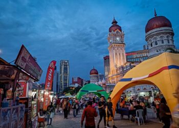 SEKTOR makanan dan minuman adalah antara yang perlu diberi penekanan bagi memacu ekonomi negara. – UTUSAN/MUHAMAD IQBAL ROSLI