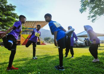 AKTIVITI luar kelas wajar dibenarkan di kawasan-kawasan yang cuacanya tidak yakini tidak memudaratkan pelajar.