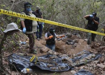 PIHAK berkuasa Jalisco menemukan 31 mayat dalam dua kubur besar. -AGENSI