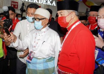 ADA gesaan agar UMNO  menamatkan kerjasama dengan Pas, malah tidak lagi mengharapkan keikhlasan daripada parti pimpinan Datuk Seri Abdul Hadi Awang sebagai sekutu dalam Muafakat Nasional (MN).