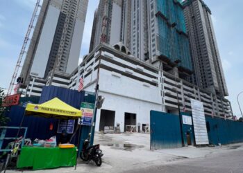 PEMBELI Pangsapuri Residensi Hektar, Jalan Gombak, Kuala Lumpur masih ternanti-nanti kediaman mereka ibarat tiada sinar untuk siap seperti dijadual.