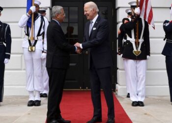 ISMAIL Sabri Yaakob berjabat tangan dengan Joe Biden di White House, Amerika Syarikat, baru-baru ini.