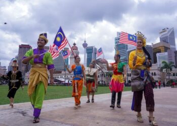 CABARAN untuk mengekalkan momentum perpaduan boleh diibarat seperti embun di hujung rumput yang boleh tergugat dalam sekelip mata. 
– UTUSAN/SHIDDIEQIIN ZON