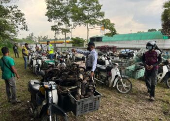 POLIS menahan 22 warga Rohingya yang menunggang motosikal roda tiga tanpa lesen, perlindungan insurans dan mengubah suai kenderaan itu dalam operasi di sekitar Johor Bahru, Johor.