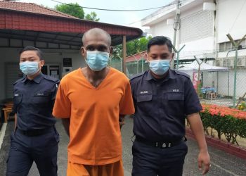 S. Surais dibawa keluar dari bangunan Mahkamah Majistret Jasin di Melaka, semalam selepas dijatuhkan hukuman penjara 12 bulan.