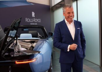 Ketua Pegawai Eksekutif Rolls-Royce Motor Car, Torsten Müller-Ötvös.