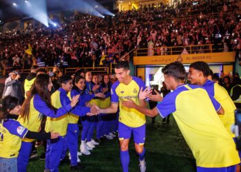 CRISTIANO Ronaldo diraikan ketika tiba di Arab Saudi.