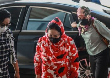 ROSMAH Mansor hadir di Kompleks Mahkamah Kuala Lumpur hari ini. - UTUSAN/AFIQ RAZALI