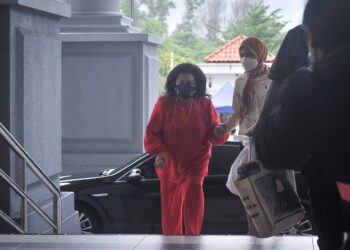 ROSMAH Mansor hadir di Mahkamah Tinggi Kuala Lumpur bagi mendengar permohonan kerajaan untuk melucuthak harta yang disita dari Obyu Holdings.-  UTUSAN/MOHD. FIRDAUS MOHD. JOHARI
