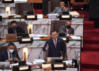 AMIRUDIN Shari berucap dalam penggulungan RS1 yang diluluskan kemudian secara kutipan suara pada hari terakhir Sidang DUN di Bangunan Annex, Bangunan Sultan Salahuddin Abdul Aziz Shah di Shah Alam, Selangor, hari ini.