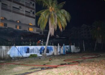 KEADAAN ruang makan di sebuah hotel di Port Dickson yang musnah dalam kebakaran lewat petang tadi. - FOTO/ZAKKINA WATI AHMAD TARMIZI