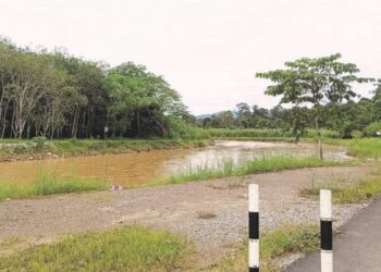 SUNGAI Rui di Gerik yang menjadi lokasi penduduk menyauk ikan loma pada musim tengkujuh.