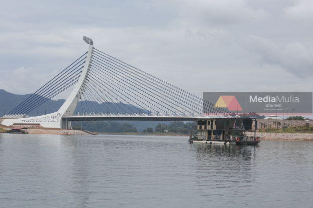 Rumah Bot Rumah bot Tasik Kenyir penuh - Utusan Malaysia