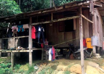 AHLI-ahli ekonomi berpandangan kayu ukur garis kemiskinan yang diguna pakai sekarang tidak lagi relevan dengan perubahan semasa  pendapatan isi rumah dan kesan kenaikan kos sara hidup. - GAMBAR HIASAN