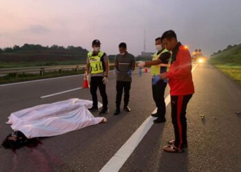 KEADAAN mayat Mohd. Nazli Dasuki yang terlibat dalam kemalangan di Kilometer 397.6 Lebuh Raya Pantai Timur 2 dekat Ajil, Hulu Terengganu, hari ini.