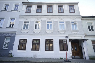 MASJID Tewhid yang terletak di kawasan Meidling diarahkan tutup oleh pihak berkuasa Vienna.  - AFP