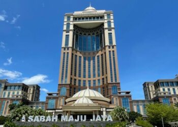 Pusat Pentadbiran Kerajaan Negeri Sabah di Kota Knbabalu. -UTUSAN/SURAIDAH ROSLAN