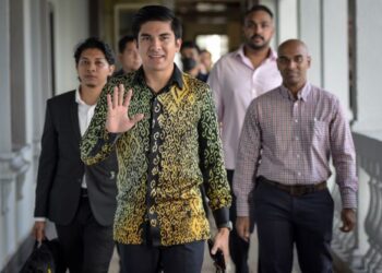 SYED Saddiq Syed Abdul Rahman hadir di Mahkamah Tinggi Kuala Lumpur bagi membela diri terhadap empat pertuduhan berkaitan dana Armada. - UTUSAN/MOHD. FIRDAUS MOHD. JOHARI