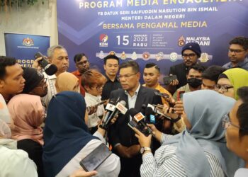 SAIFUDDIN Nasution Ismail  mengadakan sesi libat urus bersama pengamal media, di Putrajaya.