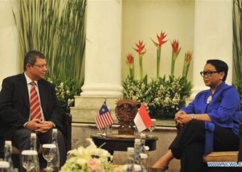 SAIFUDDIN Abdullah pernah bertemu Retno Marsudi ketika lawatan kali pertama ke Jakarta pada 2019 lepas. – XINHUA