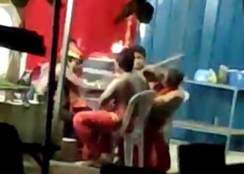 VIDEO yang tular seorang sami memukul beberapa individu dalam ritual di sebuah kuil di Selekoh, Rungkup di Bagan Datuk, Perak.