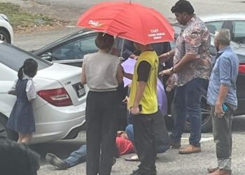 MANGSA terbaring dipercayai diketuk oleh suspek menggunakan topi keledar sebelum bertindak menyamun wang yang baharu dikeluarkan dalam kejadian pada 14 Februari lalu di sebuah bank di Jalan Beserah di Kuantan, Pahang.