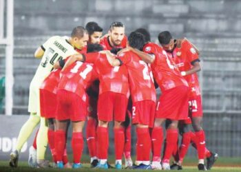 KEGAGALAN Sarawak United melunaskan isu tunggakan gaji mungkin menyebabkan pasukan itu tidak dibenarkan beraksi dalam Piala Malaysia tahun ini.
