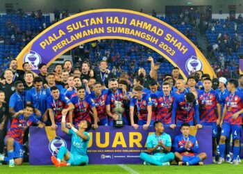PASUKAN JDT meraikan kejayaan memenangi Piala Sultan Haji Ahmad Shah dengan menewaskan Terengganu 2-0 di Stadium Sultan Ibrahim, Iskandar Puteri.