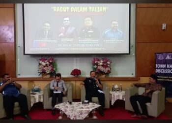 A. Asmadi Abdul Aziz semasa sesi townhall bertajuk 'Ragut Dalam Talian: Jangan Jadi Mangsa Seterusnya' di Putrajaya.