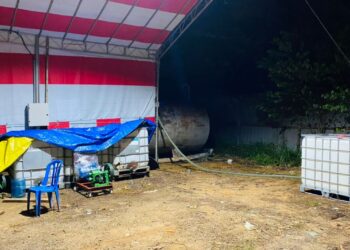 LOKASI pemindahan minyak diesel bersubsidi yang cuba diseludup pihak sindiket ketika diserbu Batalion 5 PGA di Kawasan Perindustrian Kota Putri, Masai, Johor.