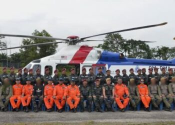 Sebahagian anggota Platun Tracker PGA Senoi Praaq yang menjalani latihan abseiling dan repealing di bawah bimbingan 69 Komando dan Unit Udara PDRM.