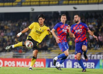 AKSI Seo Seonung (kiri) ketika menentang JDT di Stadium Perak di Ipoh baru-baru sebelum mengalami kecederaan dan dijangka tidak dapat beraksi dalam beberapa perlawanan. - UTUSAN