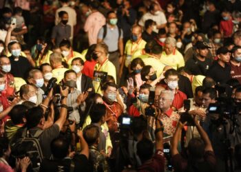 ISMAIL Sabri Yaakob ketika hadir menyempurnakan Penutupan Pesta Kebudayaan Cina Kebangsaan Ke-37 Tahun 2022, di Seremban, malam tadi. - UTUSAN/MOHD SHAHJEHAN MAAMIN