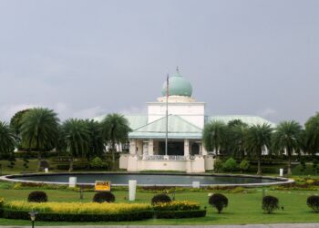 KOMLEKS kediaman rasmi perdana menteri, Seri Perdana di Putrajaya yang kos pengubahsuaiannya menelan belanja RM30 juta. - UTUSAN/FAISOL MUSTAFA