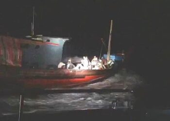 BOT KM Sinar Utama berjaya dikesan pihak berkuasa oleh Maritim Malaysia apabila memasuki perairan negara pada pukul 2 pagi sebelum berjaya diusir dua jam kemudian berhampiran Pantai Morib di Kuala Langat, Selangor.