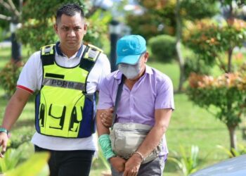 SEORANG bekas pengurus bank diperintah jalani pemeriksaan psikiatri sebelum didakwa di Mahkamah Majistret Klang, Selangor, hari ini. -  FOTO/ZULFADHLI ZAKI
