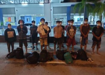 SEMUA warga asing ditahan pasukan PGA selepas dicekup cuba cuba masuk ke negara inu melalui kawasan Pantai Kelanang, Morib di Kuala Langat, Selangor hari ini.