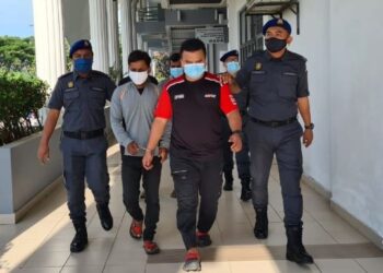 EMPAT lelaki yang dihadapkan ke Mahkamah Sesyen Sepang semalam selepas disyaki terlibat dalam aktiviti penyelewengan minyak diesel bersubsidi.