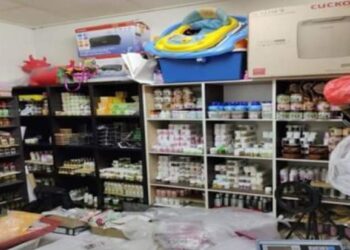 PREMIS dekat sebuah kediaman menyimpan produk itu yang diserbu JKNS di Petaling Jaya, Selangor, Isnin lalu.