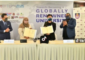ROZIAH Mohd. Janor (kiri) dan Yi Fong (kanan) bertukar MoU dalam majlis pemeteraiannya antara UiTM dan TikTok di Shah Alam, Selangor, hari ini.
